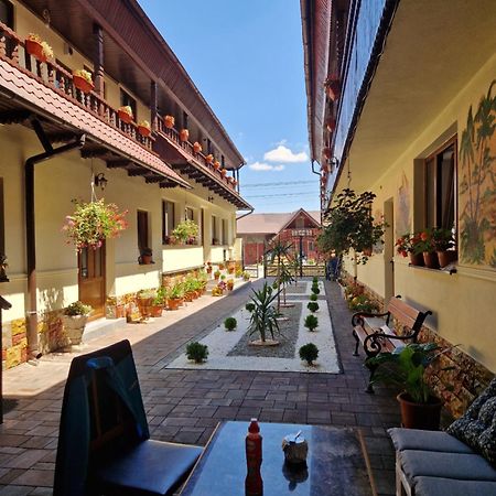 Casa Luca Hotel Simbata de Sus Exterior photo